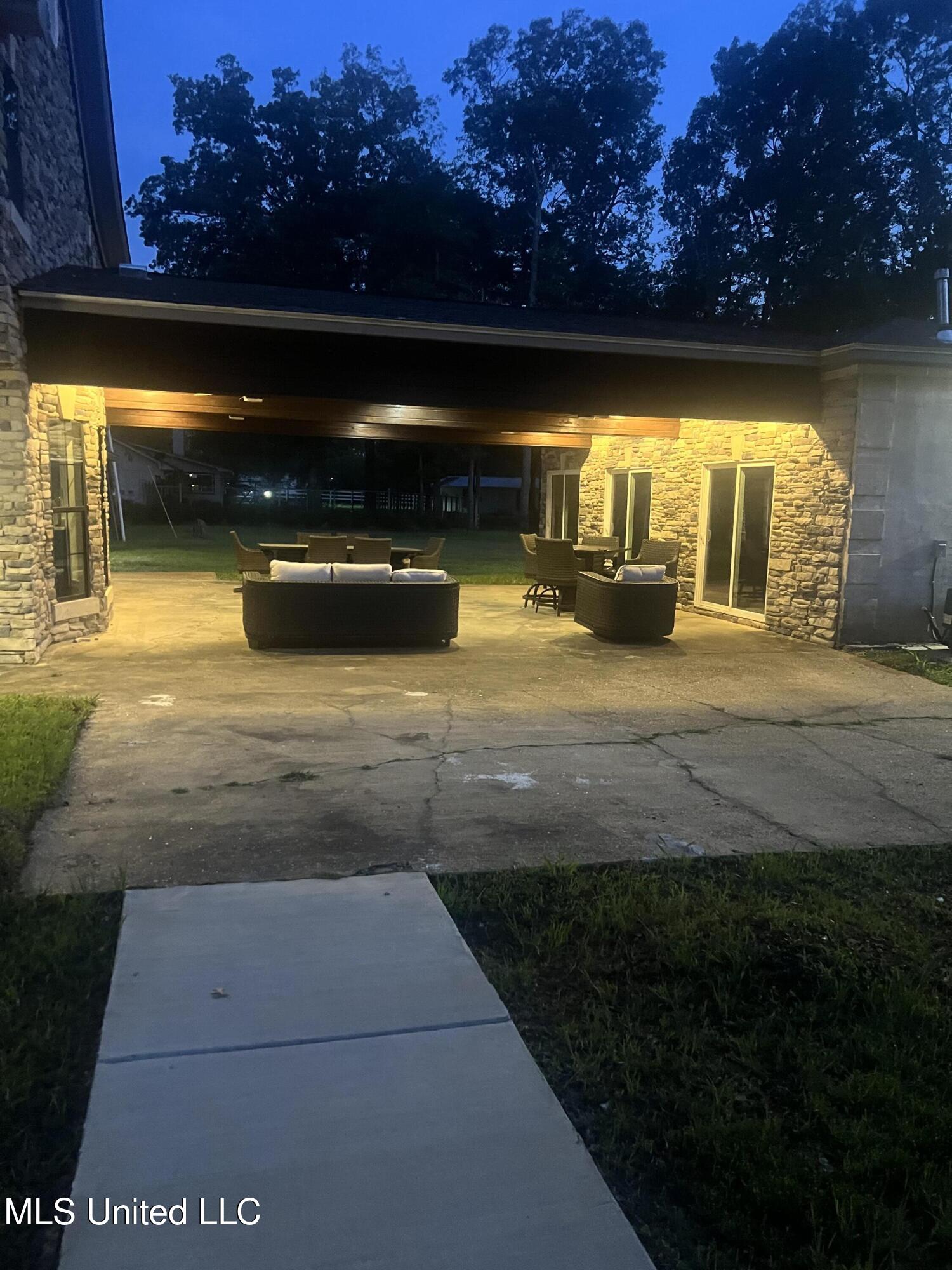 589 N Old Canton Road, Madison, Mississippi image 9