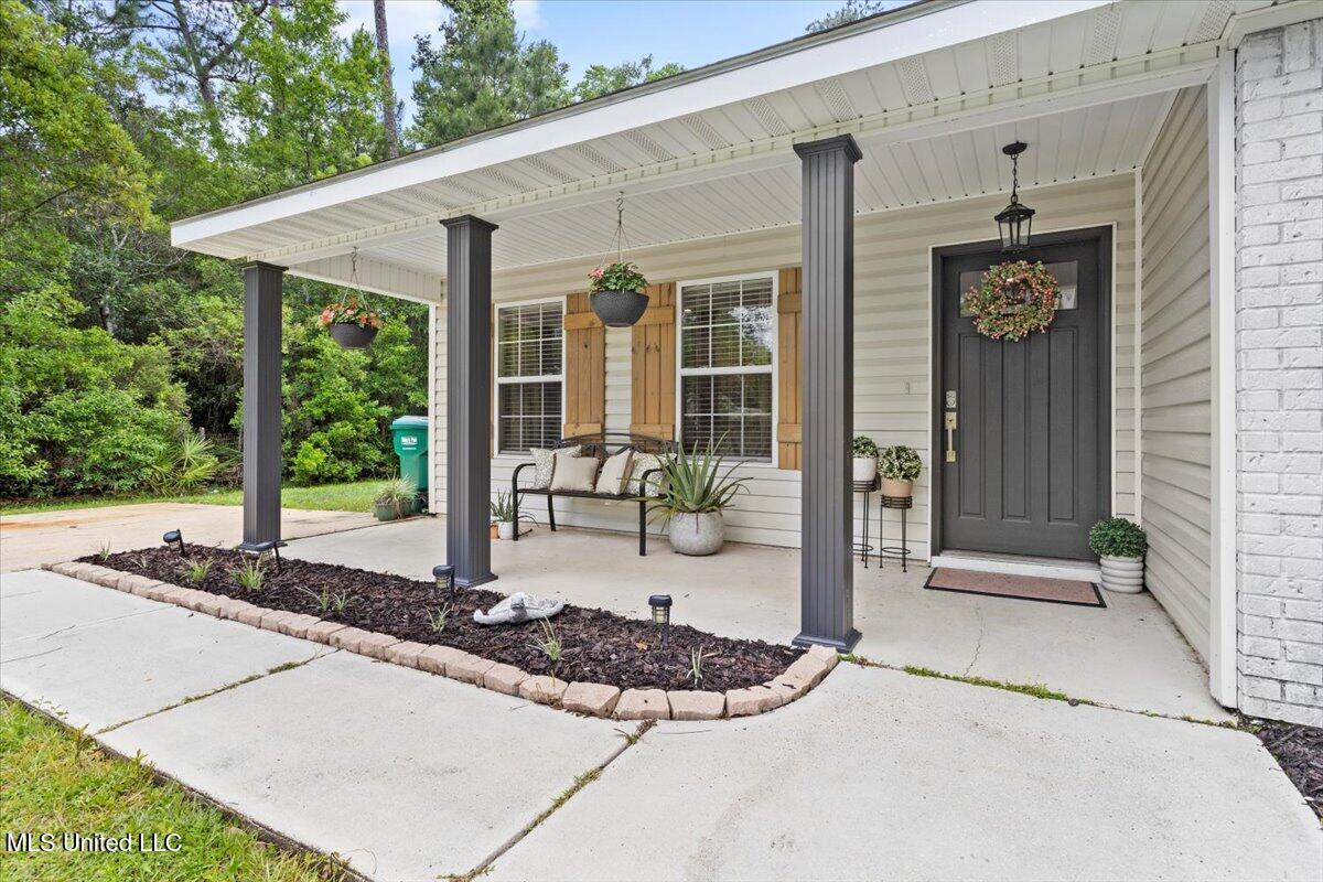 8724 Goodland Drive, Gautier, Mississippi image 4