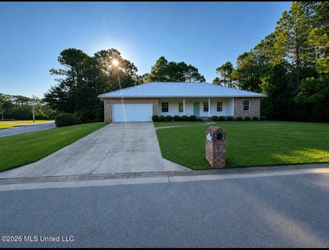 Homes For Rent - 560 Royal Oak Drive<br/> Pass Christian, MS 39571