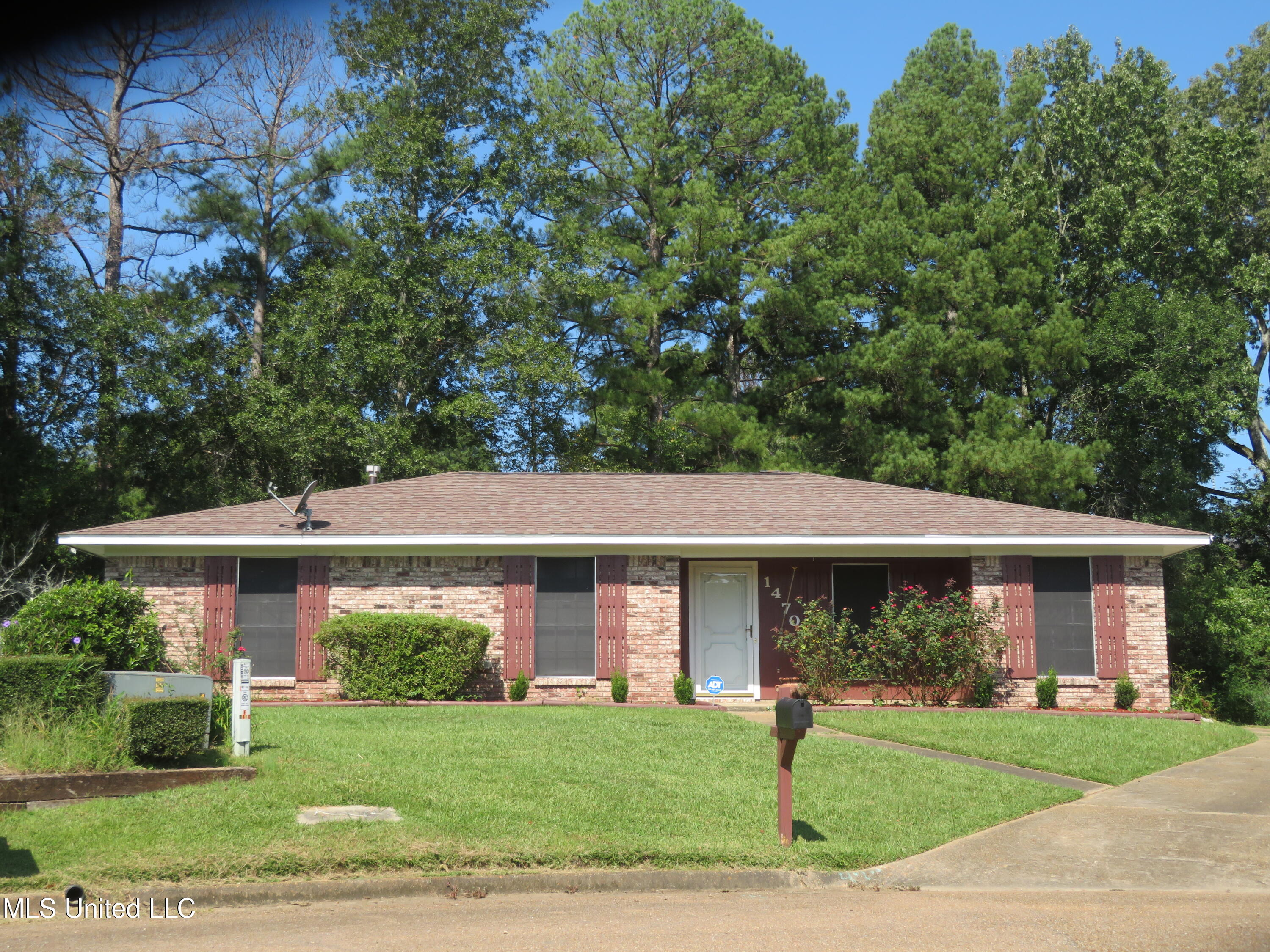 1470 Vernon Circle, Jackson, Mississippi image 1