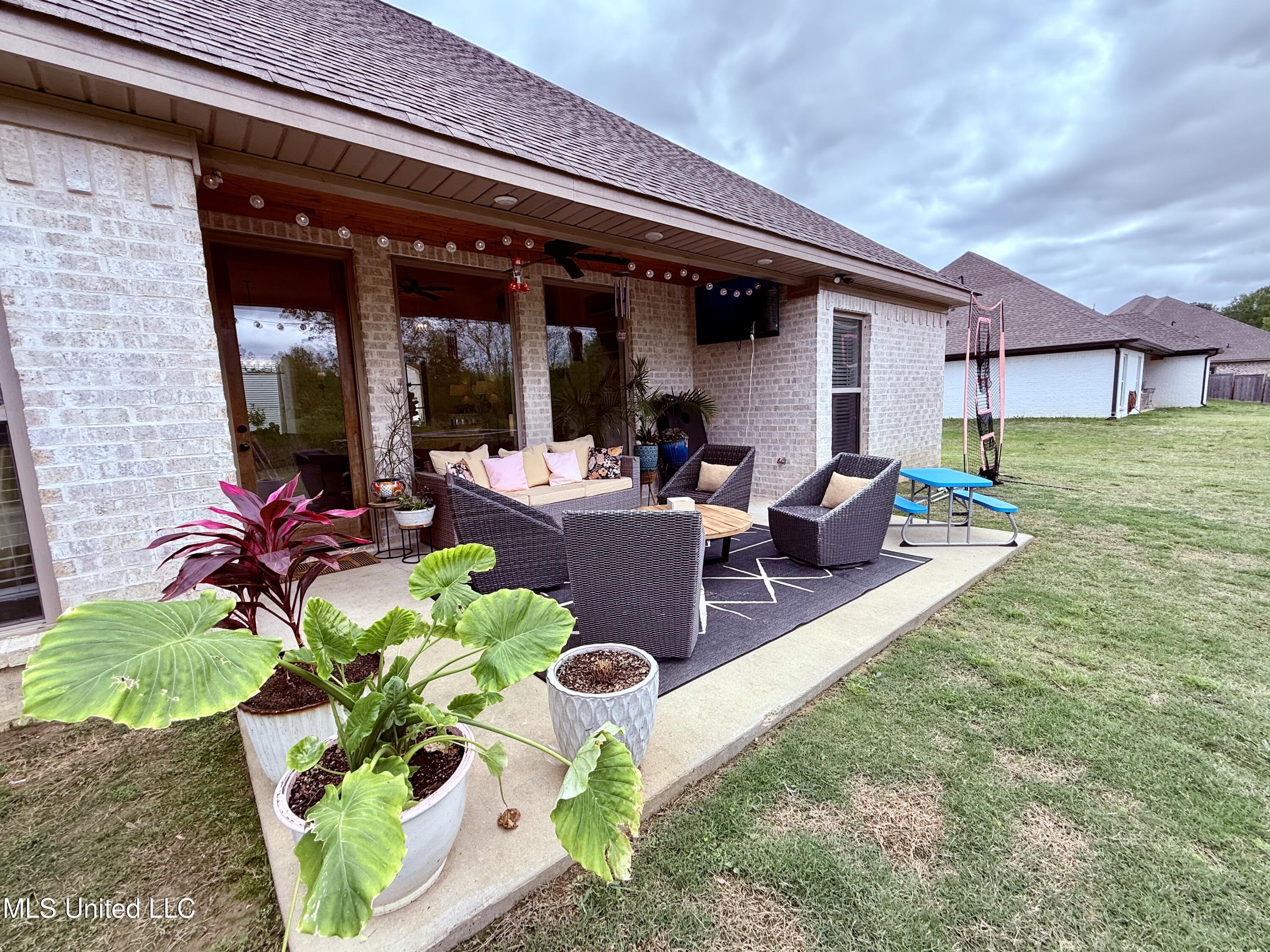 631 Wild Horse Lane, Brandon, Mississippi image 3