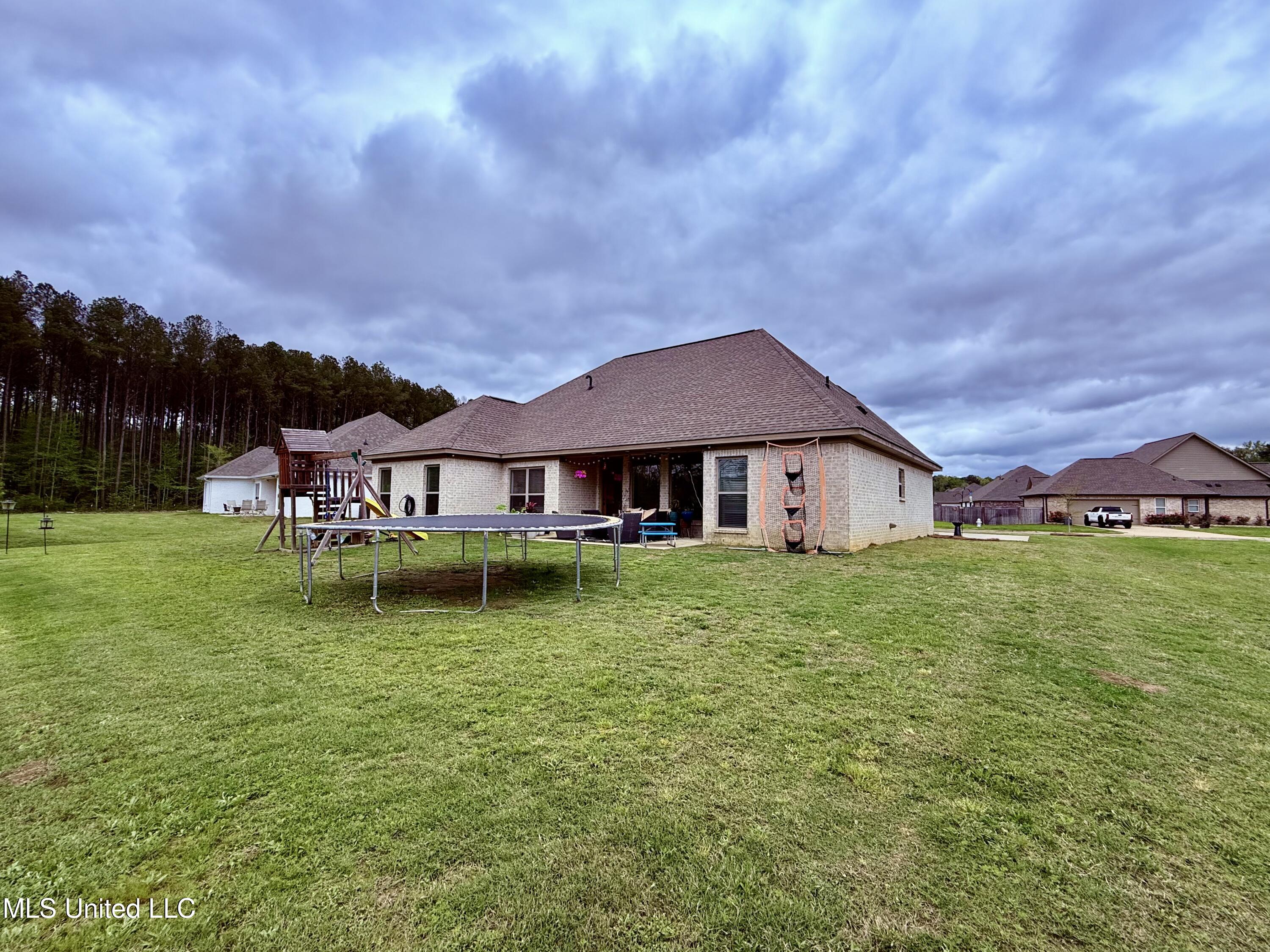 631 Wild Horse Lane, Brandon, Mississippi image 4