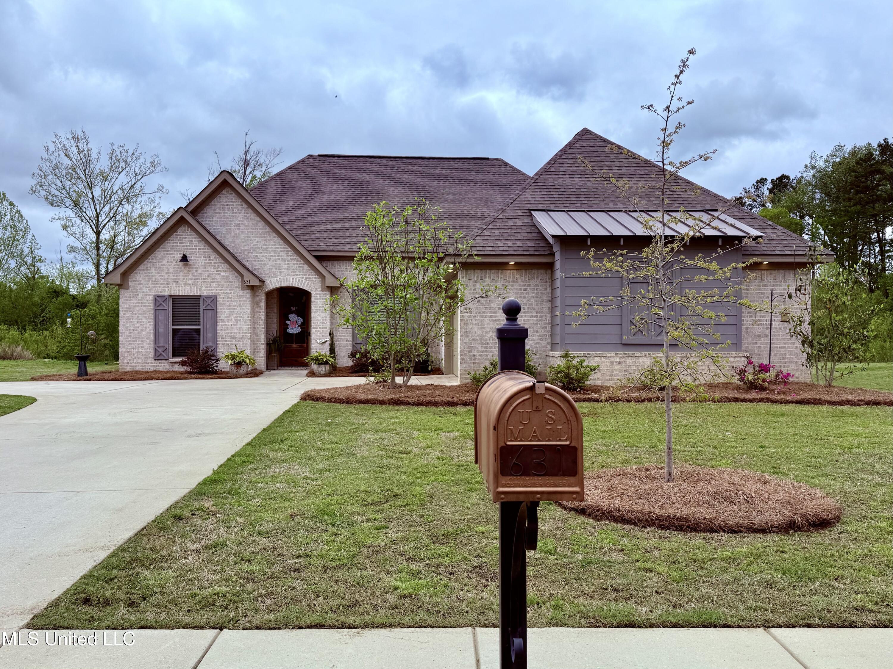 631 Wild Horse Lane, Brandon, Mississippi image 2