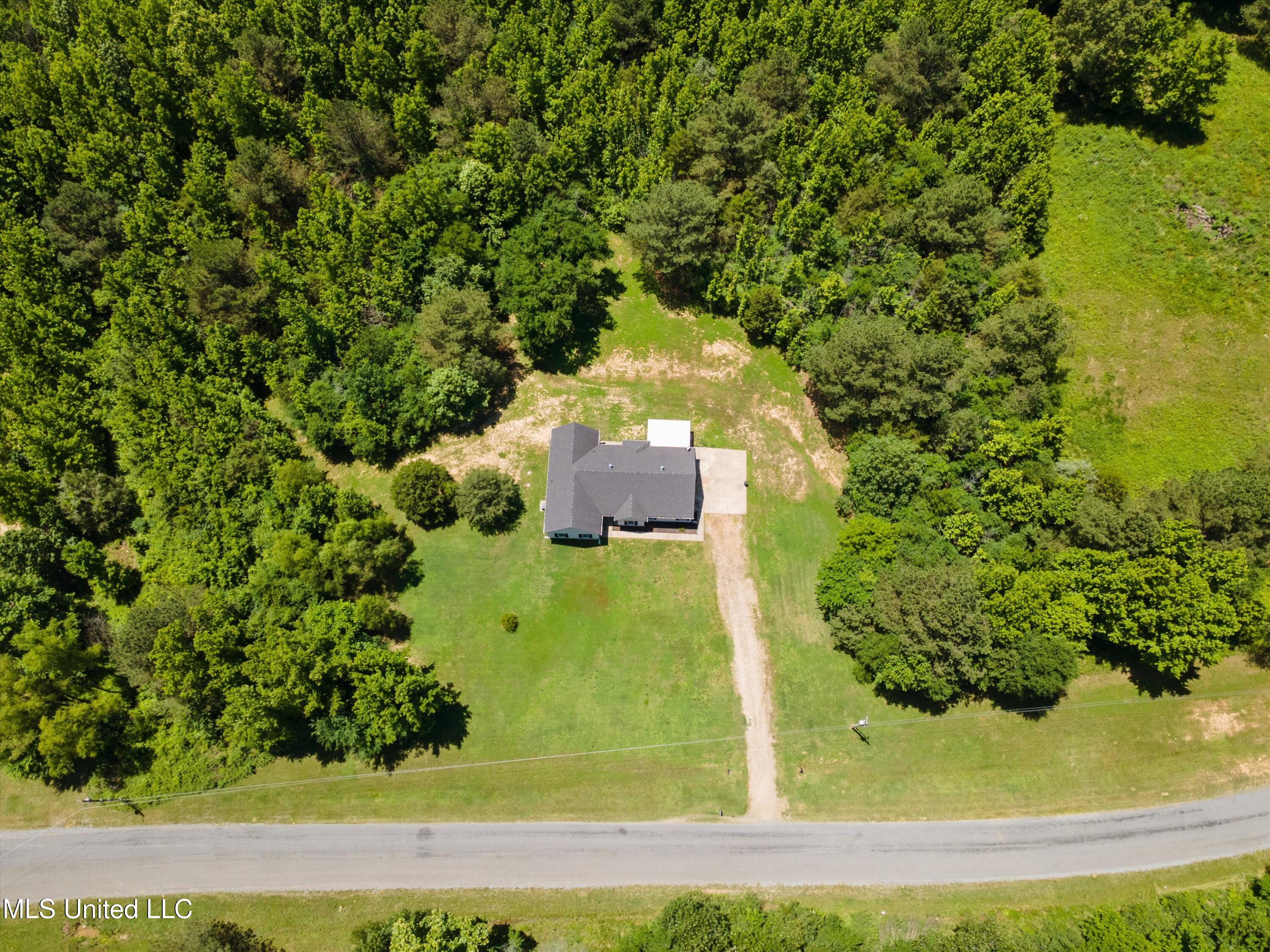 102 Whitetail Lane, Coldwater, Mississippi image 2