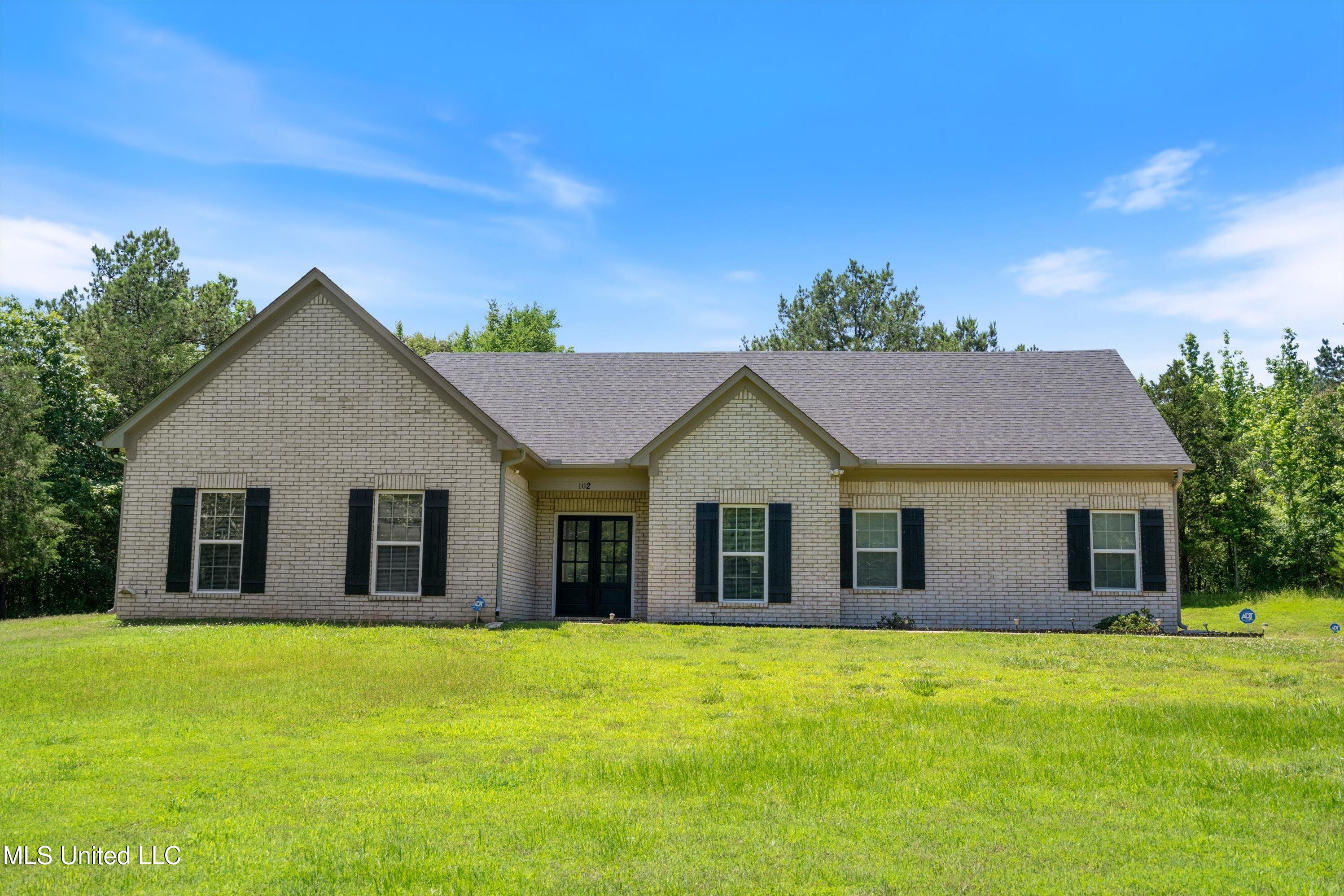 102 Whitetail Lane, Coldwater, Mississippi image 1