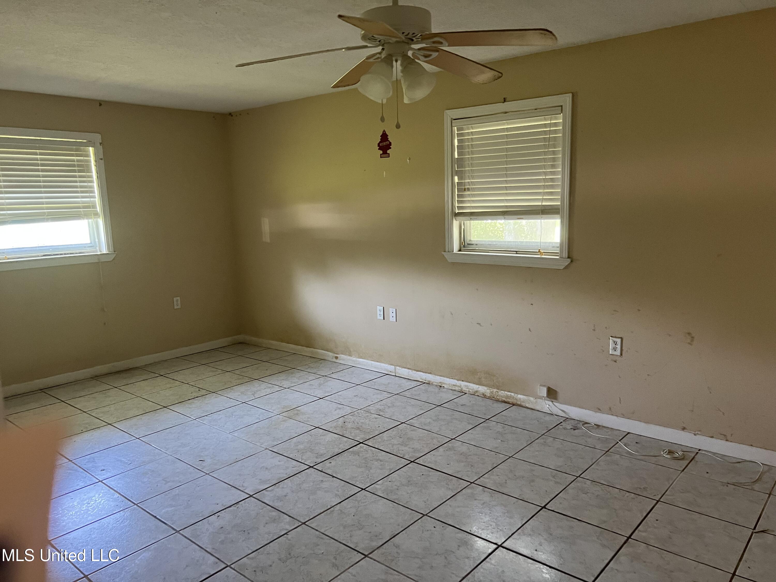 1910 Meadowbrook Street, Pascagoula, Mississippi image 11