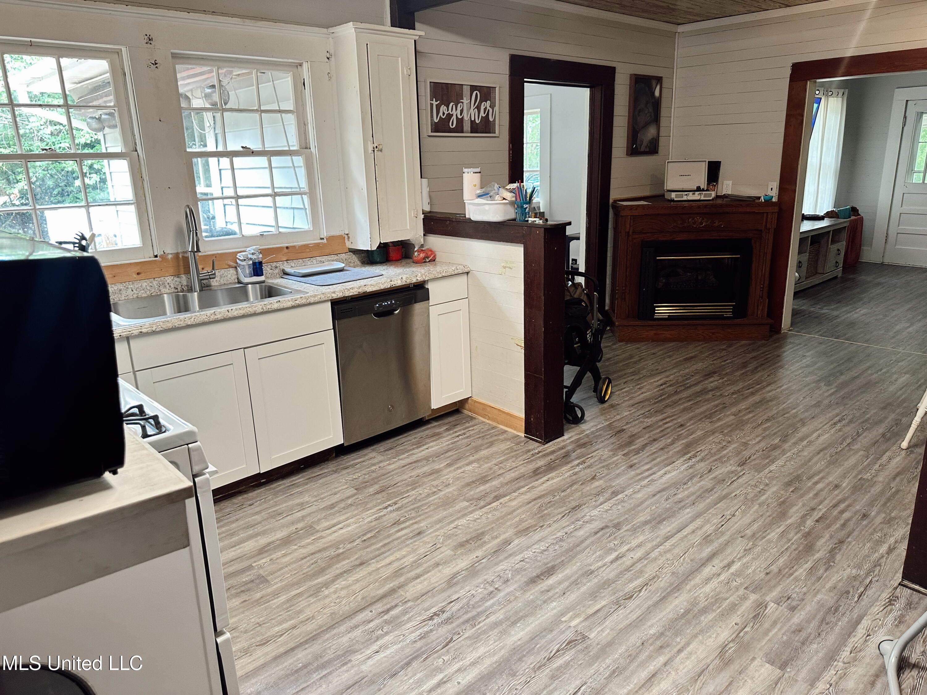 90 Holmes Street, Lucedale, Mississippi image 3