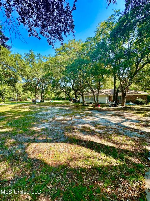 Single Family Residence in Ocean Springs MS 701 Tantallon Drive 35.jpg