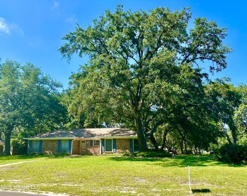 Single Family Residence in Ocean Springs MS 701 Tantallon Drive 34.jpg