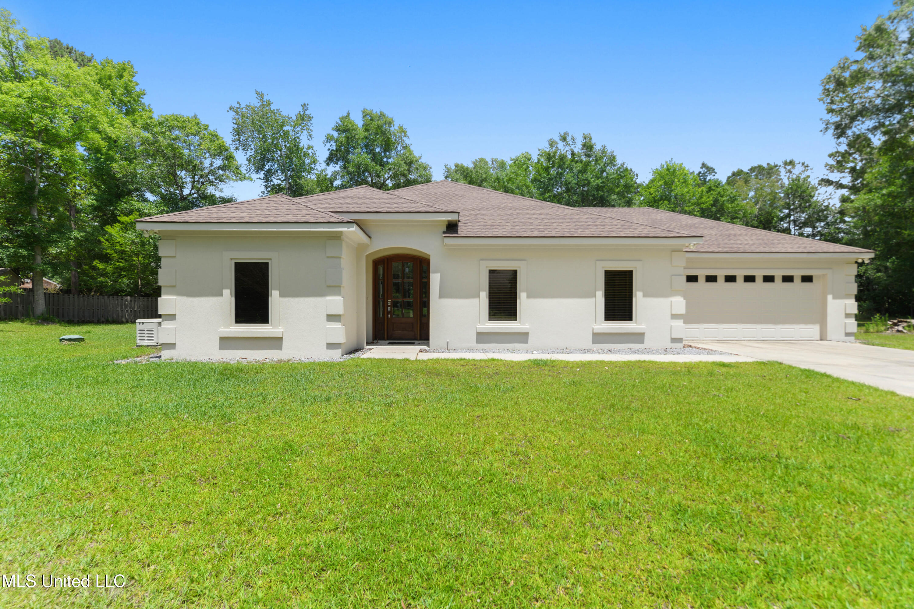 648 Iona Court, Diamondhead, Mississippi image 1