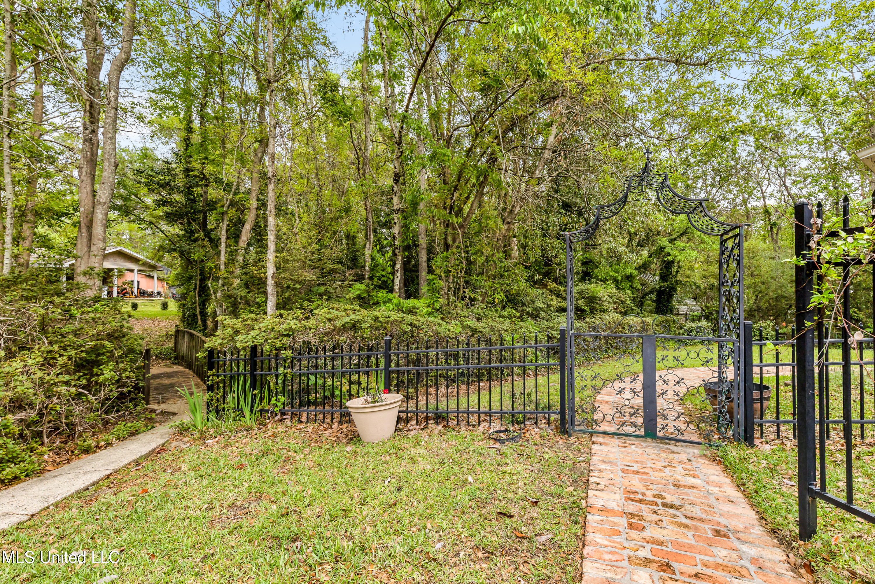 6644 Ahekolo Circle, Diamondhead, Mississippi image 26