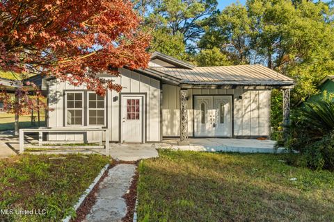 Homes For Sale - 612 John Street<br/> Forrest County, Hattiesburg, MS 39401