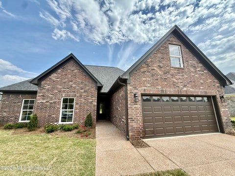 Homes For Sale - 1040 Great Gln Drive<br/> Desoto County, Southaven, MS 38671