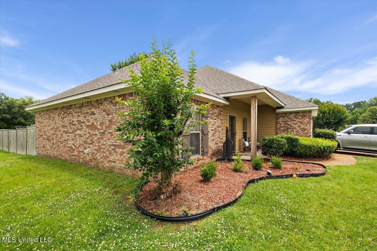 602 Oakview Way, Byram, Mississippi image 2
