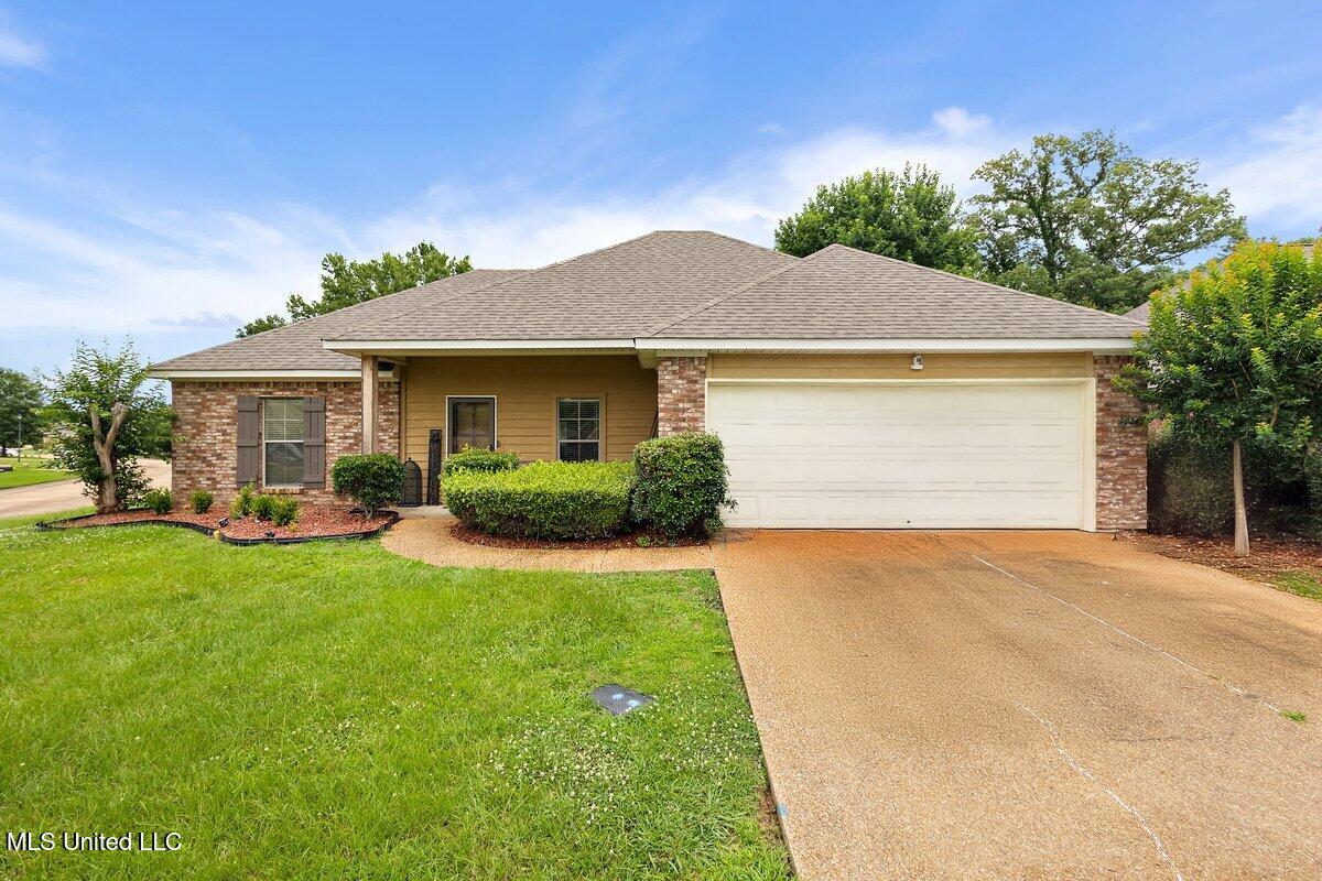 602 Oakview Way, Byram, Mississippi image 1