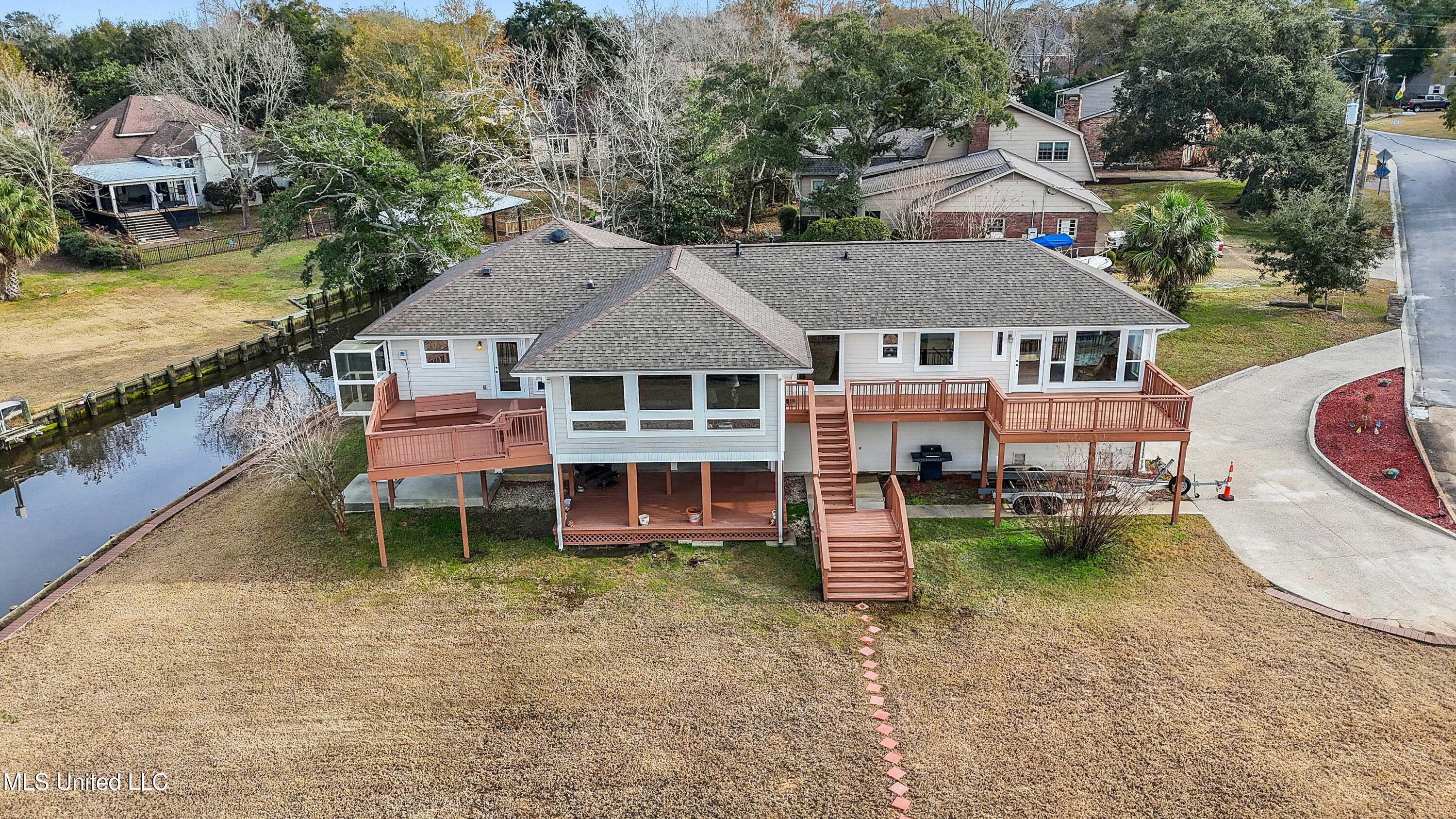 2562 Mercedes Drive, Biloxi, Mississippi image 38