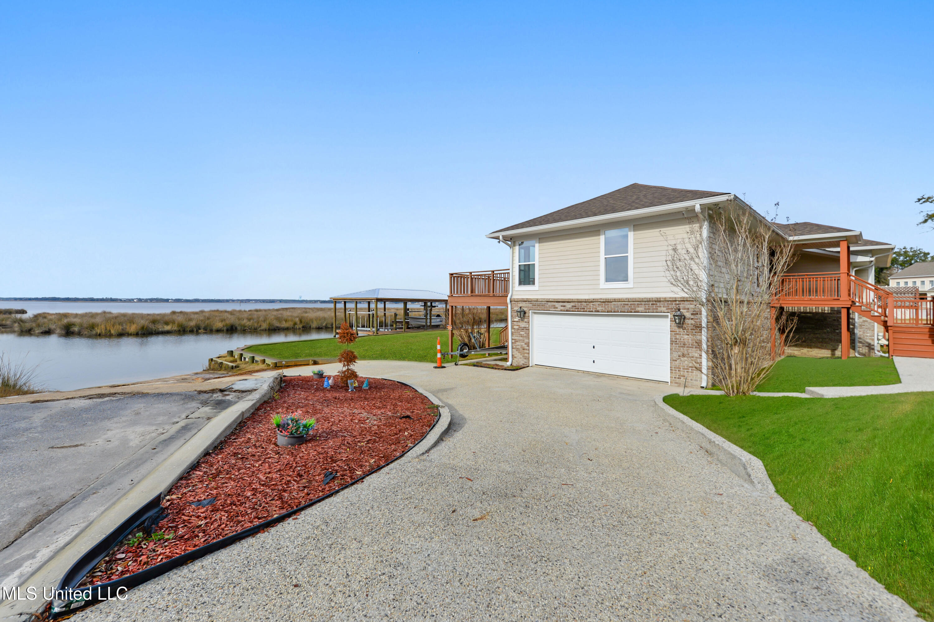 2562 Mercedes Drive, Biloxi, Mississippi image 3