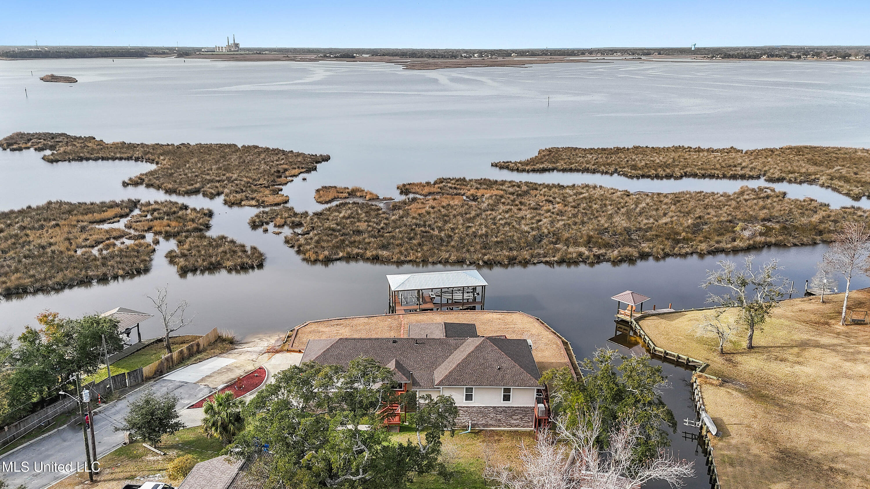 2562 Mercedes Drive, Biloxi, Mississippi image 47