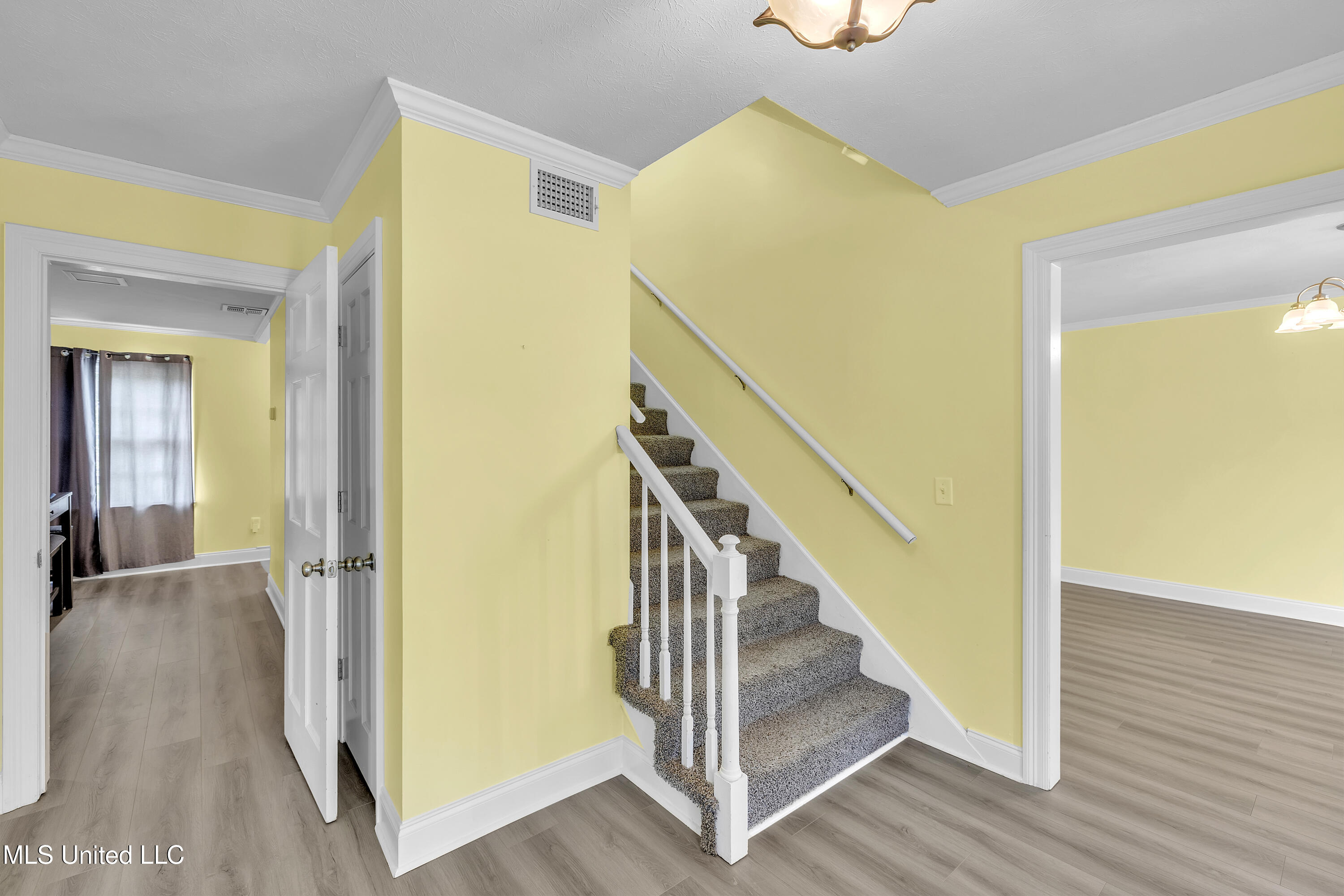 112 Rolling Meadows Drive, Jackson, Mississippi image 4