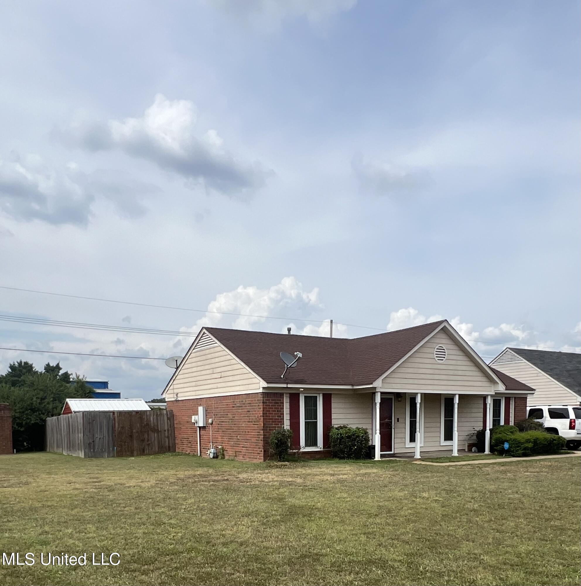 101 Apple Drive, Senatobia, Mississippi image 2