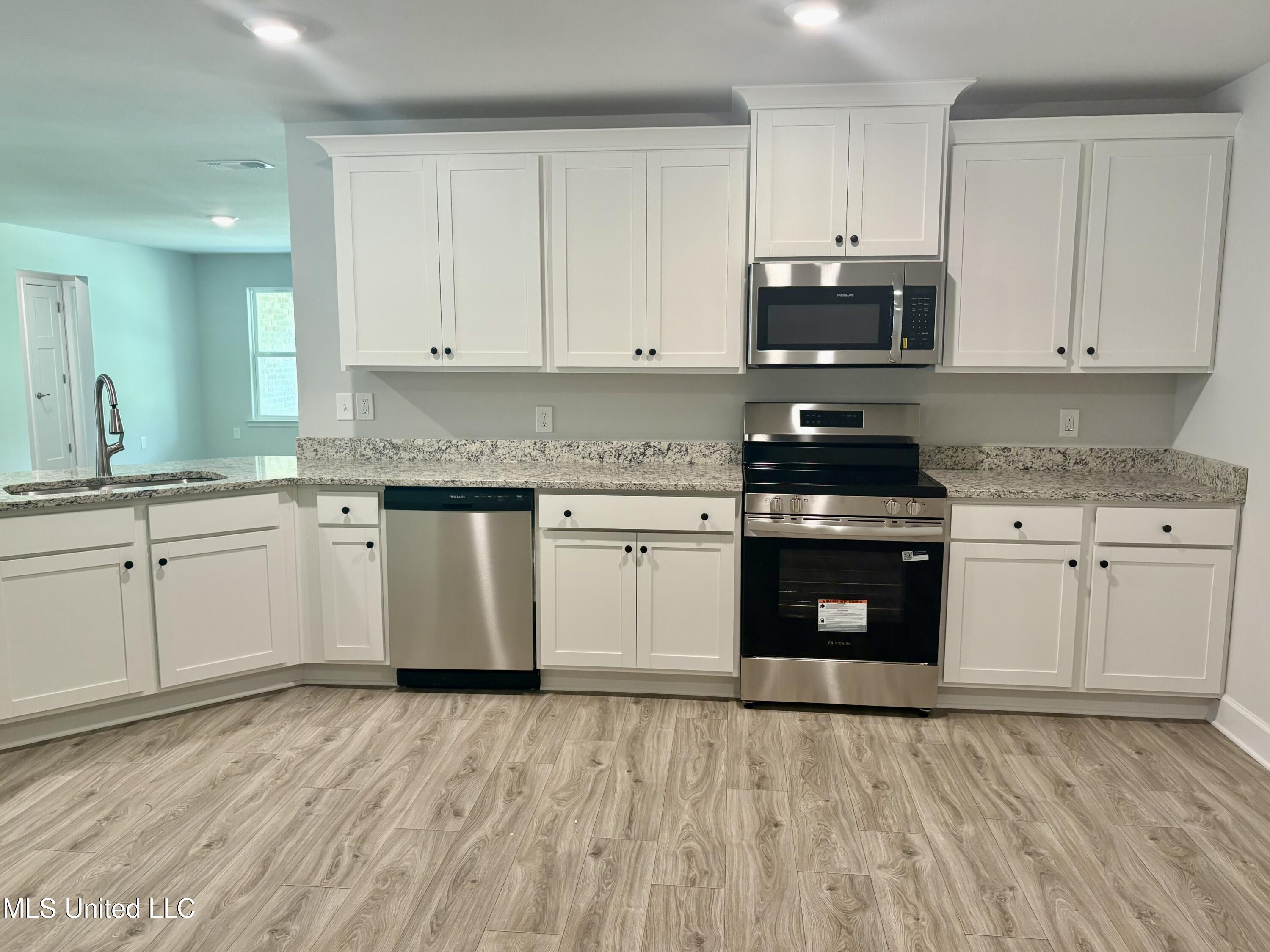 18059 Tiffany Renee Drive, Gulfport, Mississippi image 2