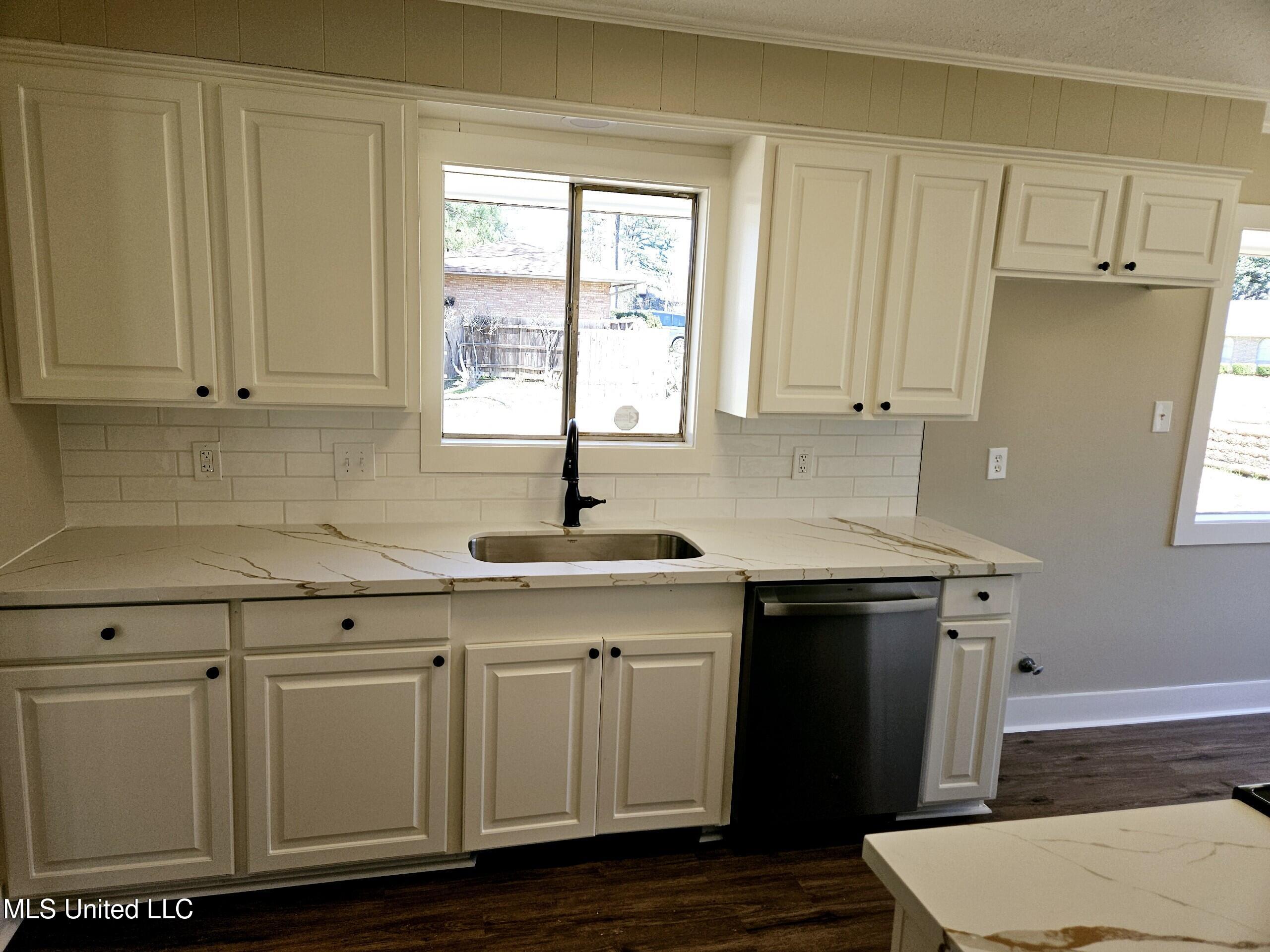 1430 Autumn Oaks Drive, Jackson, Mississippi image 11
