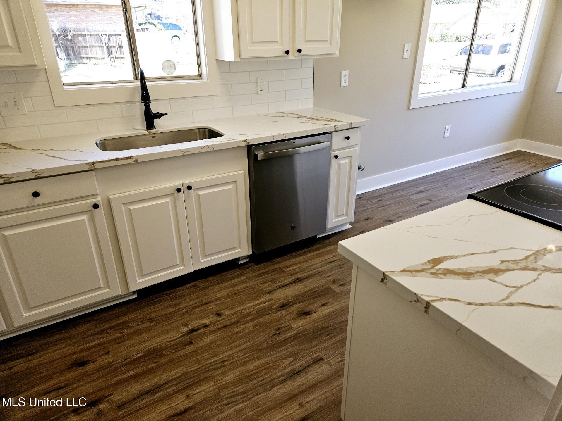 1430 Autumn Oaks Drive, Jackson, Mississippi image 9