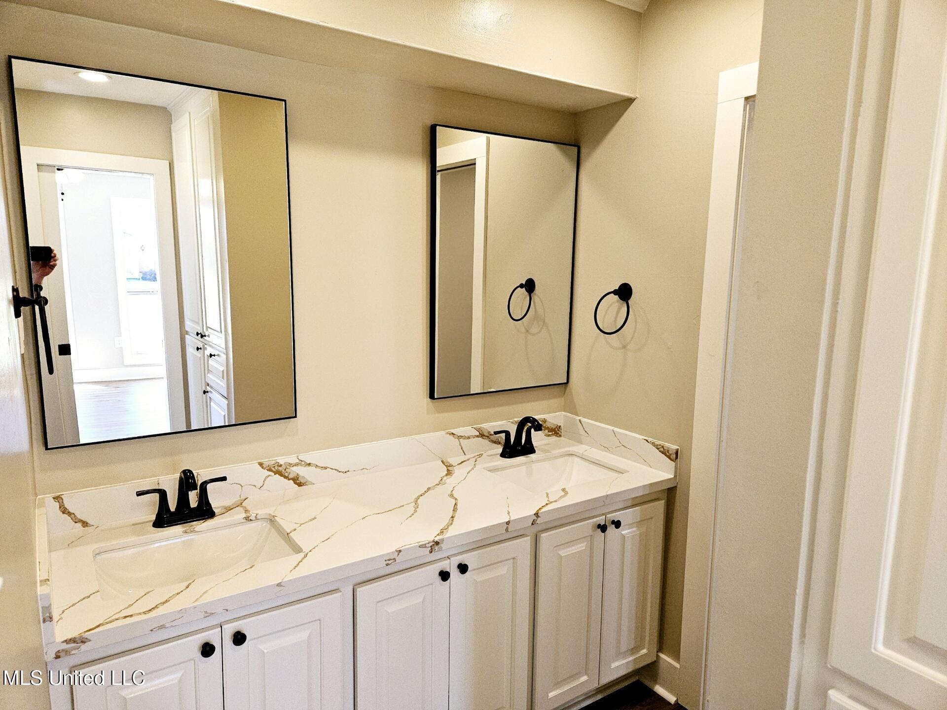 1430 Autumn Oaks Drive, Jackson, Mississippi image 15