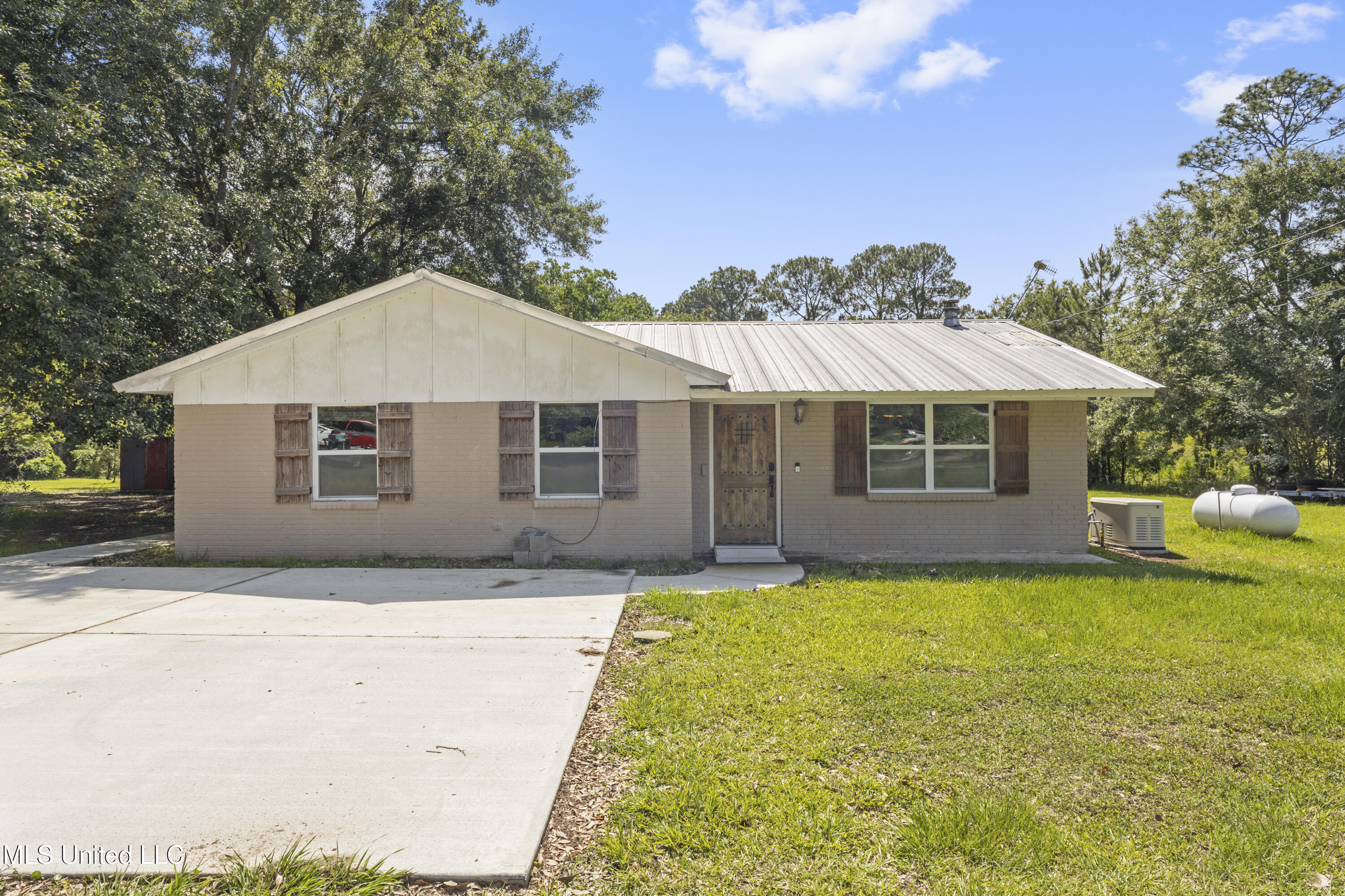 3721 Charlie Hudson Road, Moss Point, Mississippi image 1