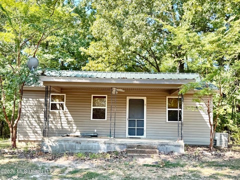 Homes For Sale - 8 County Road 531<br/> Lafayette County, Como, MS 38619