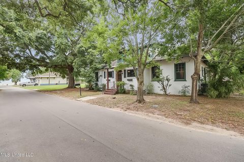 Single Family Residence in Biloxi MS 131 Suter Place.jpg