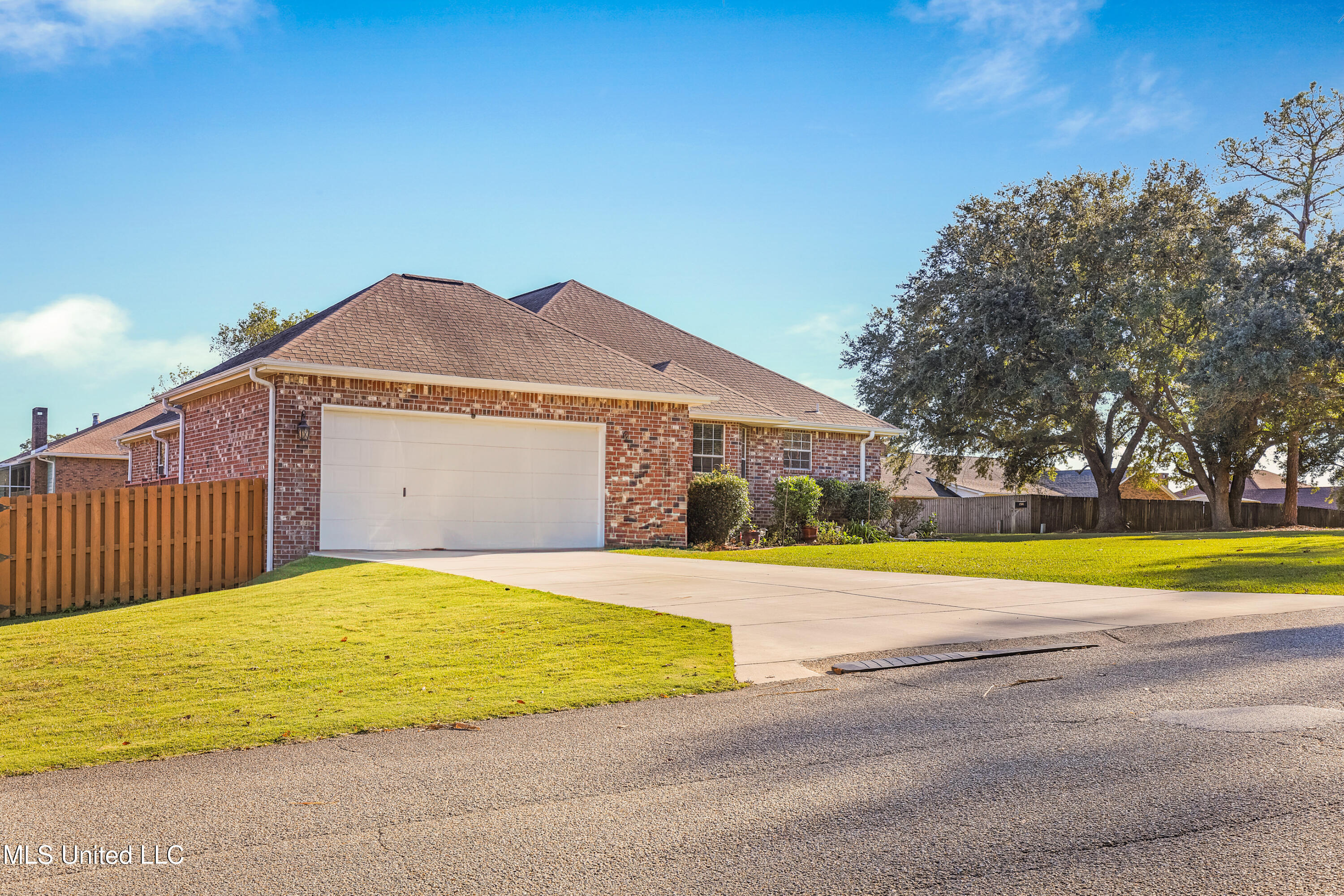 12586 Lake Village Drive, Gulfport, Mississippi image 5