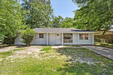 Single Family Residence in Gautier MS 2029 Prince George Drive.jpg