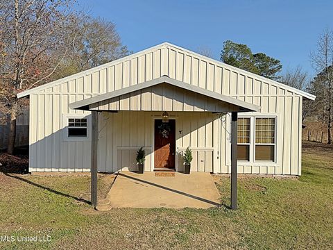 Homes For Sale - 1530 N Highway 35<br/> Leake County, Carthage, MS 39051