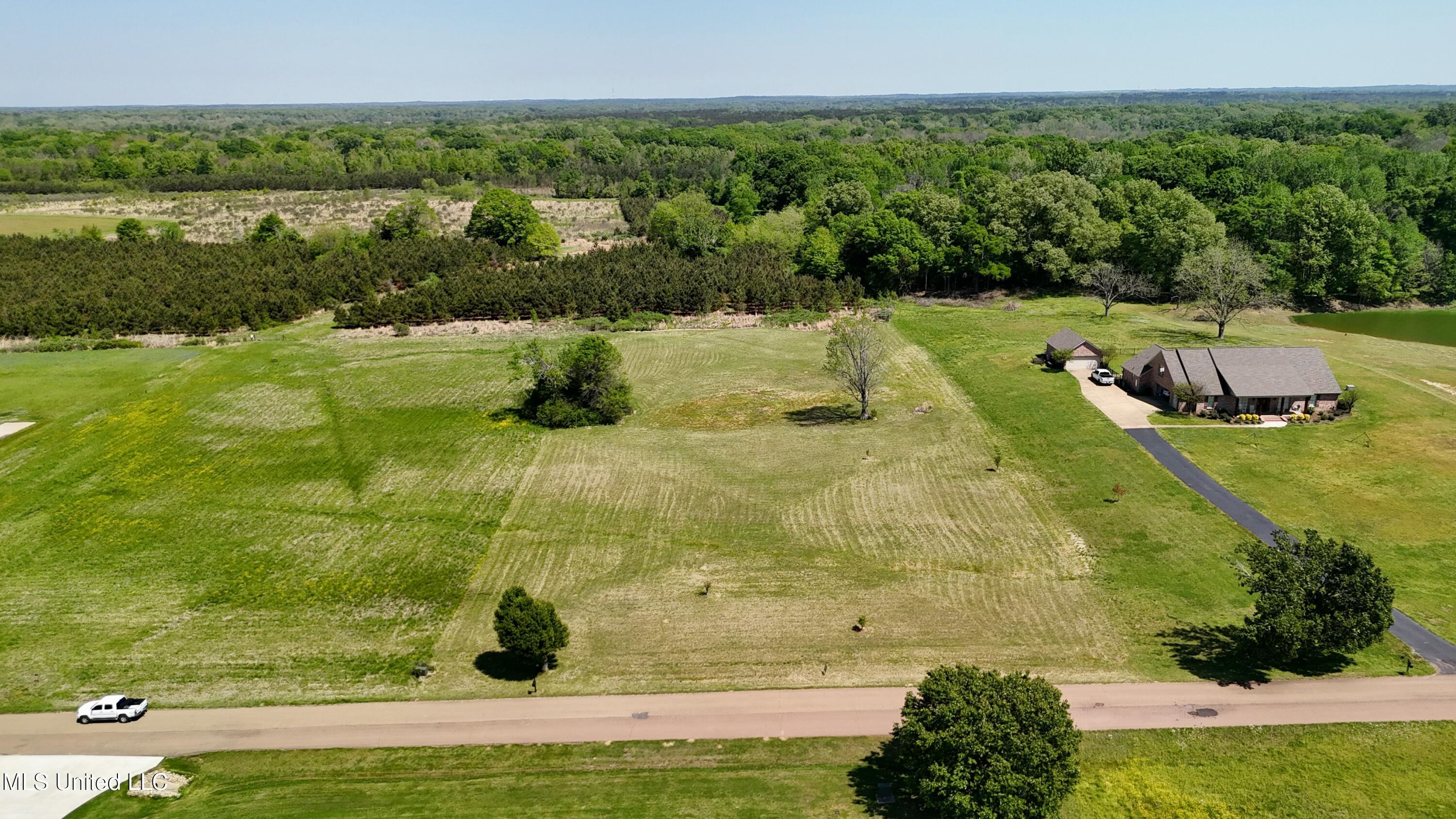 128 Meadow Oaks Lane, Clinton, Mississippi image 15
