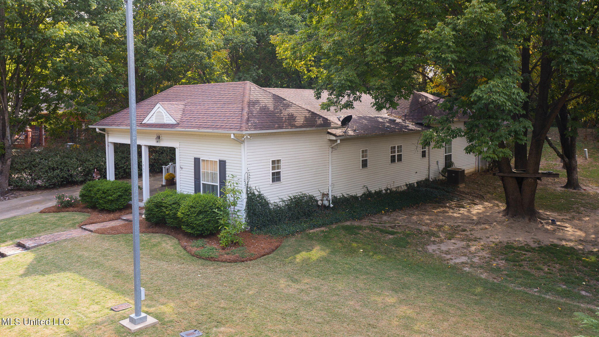 1937 Windsor Place, Yazoo City, Mississippi image 4