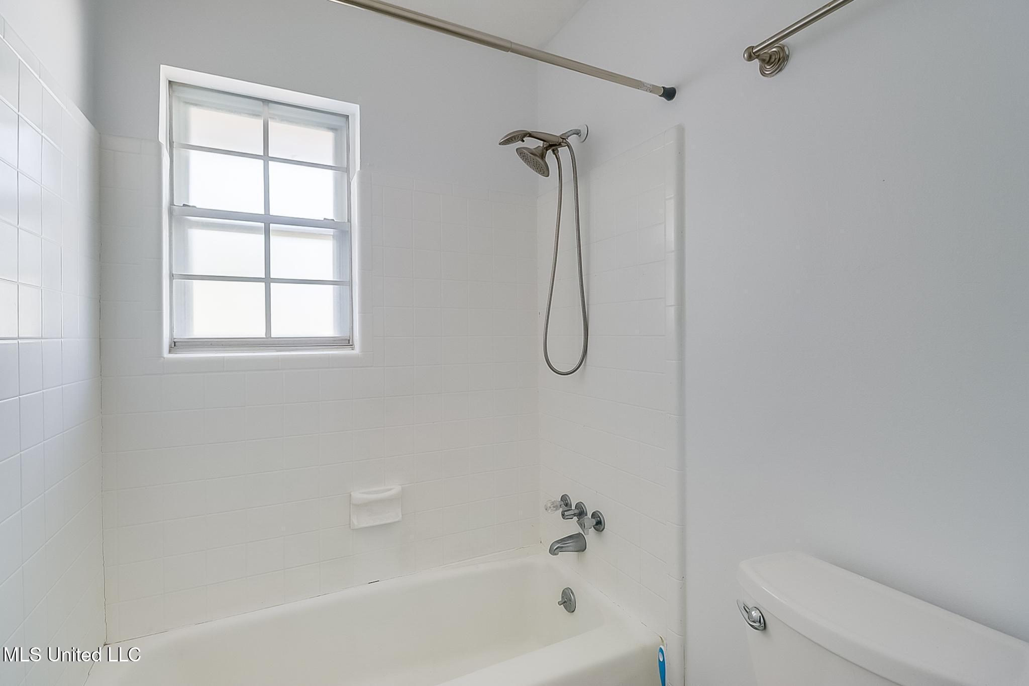 1736 Thomas Jefferson Drive, Biloxi, Mississippi image 10