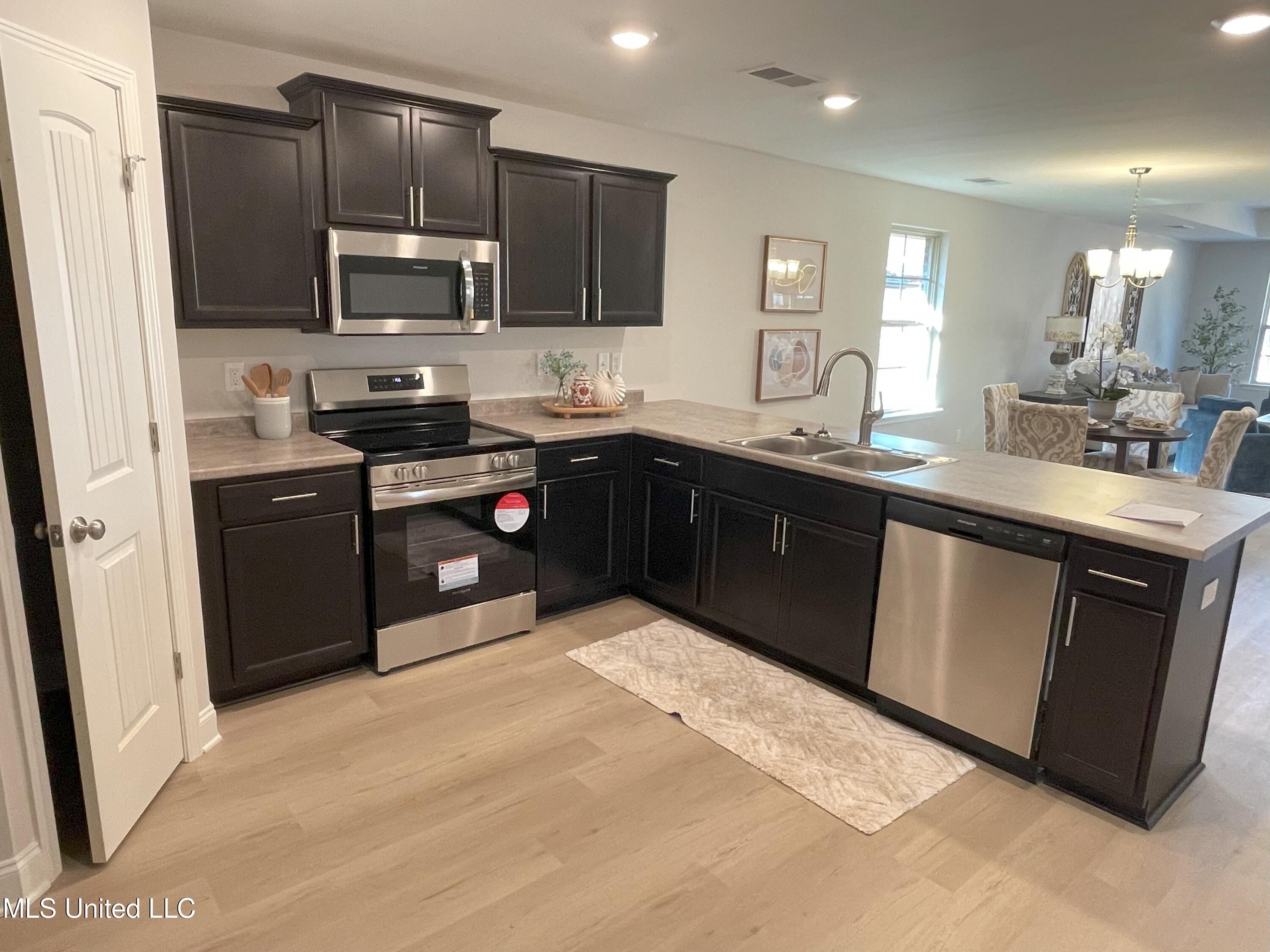 1573 S Reece Drive, Southaven, Mississippi image 3