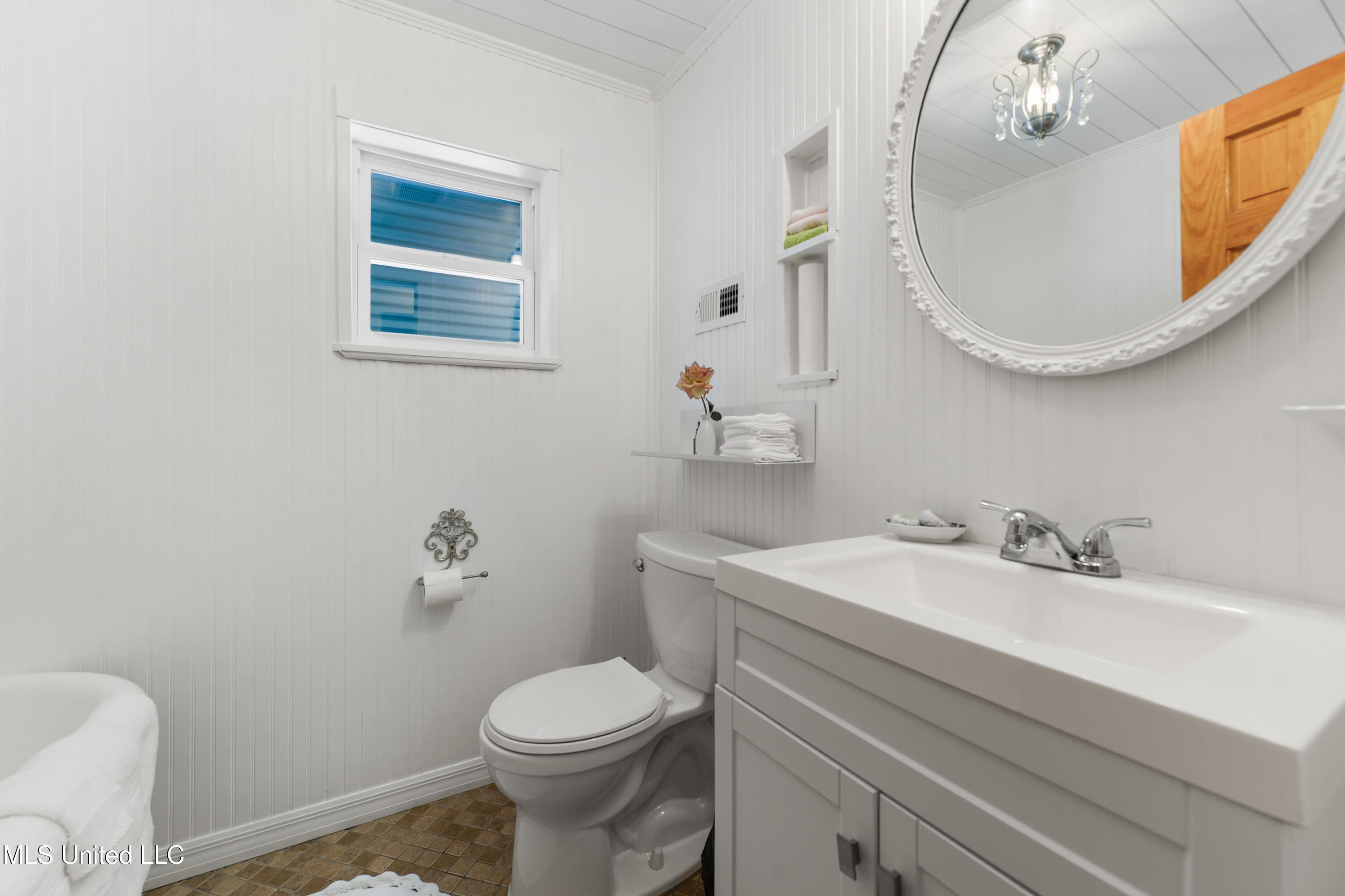 1338 Father Ryan Avenue, Biloxi, Mississippi image 24