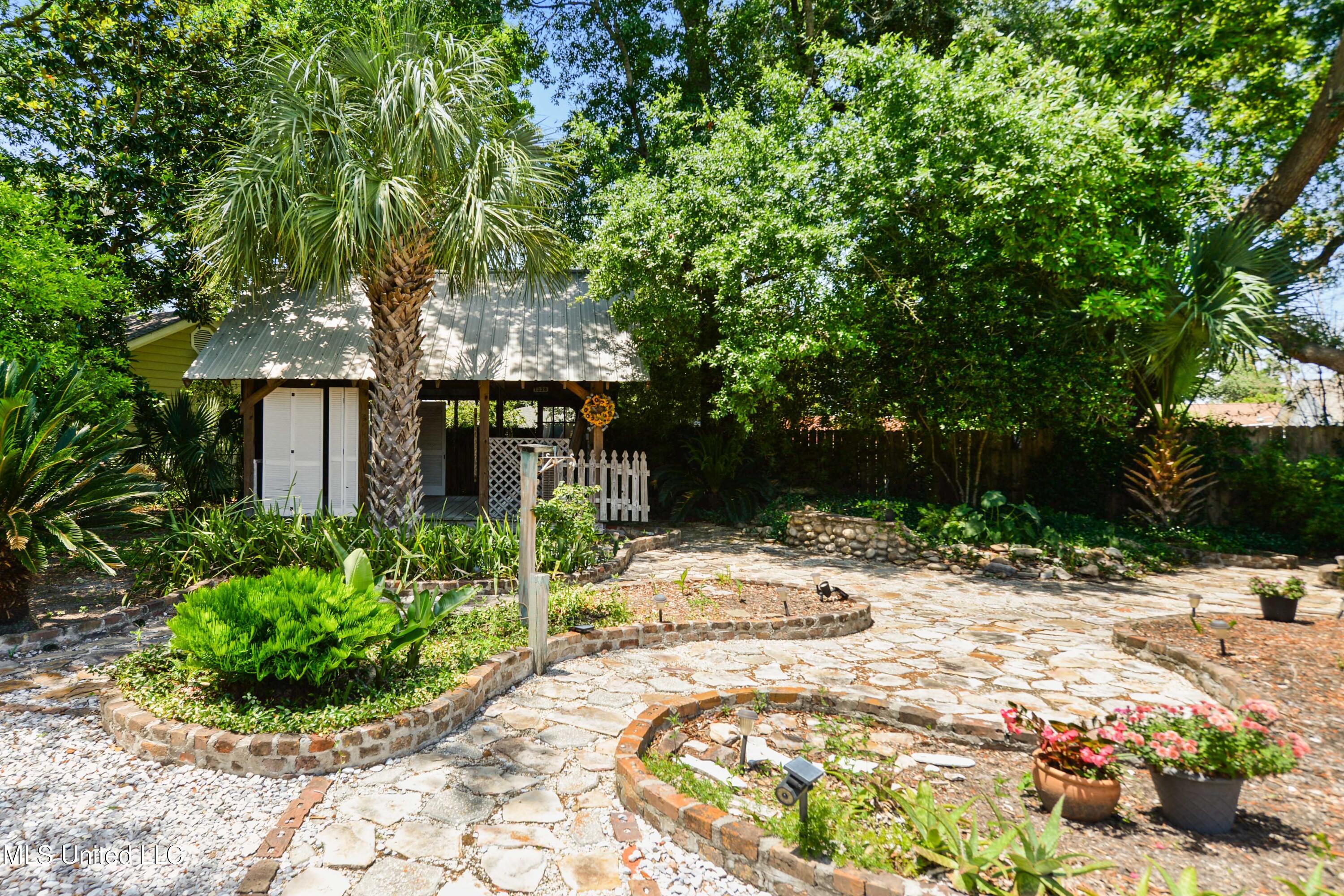 1338 Father Ryan Avenue, Biloxi, Mississippi image 27