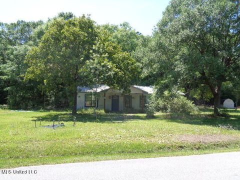 Single Family Residence in Moss Point MS 15315 Wolf Ridge Road.jpg