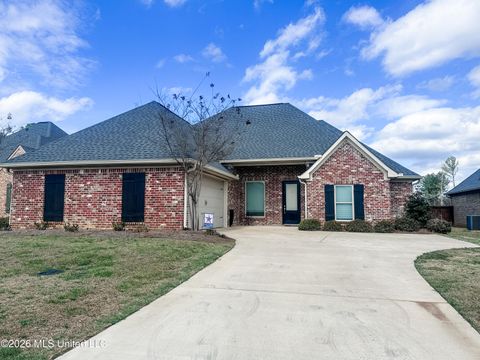 Homes For Sale - 312 Royal Pond Circle<br/> Flowood, MS 39232