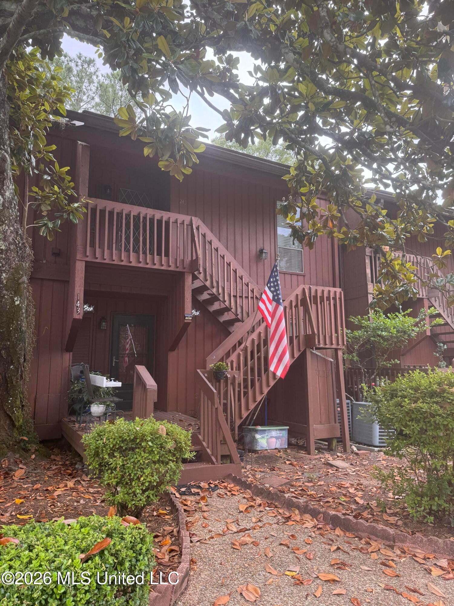 243 Lakeside Villa
