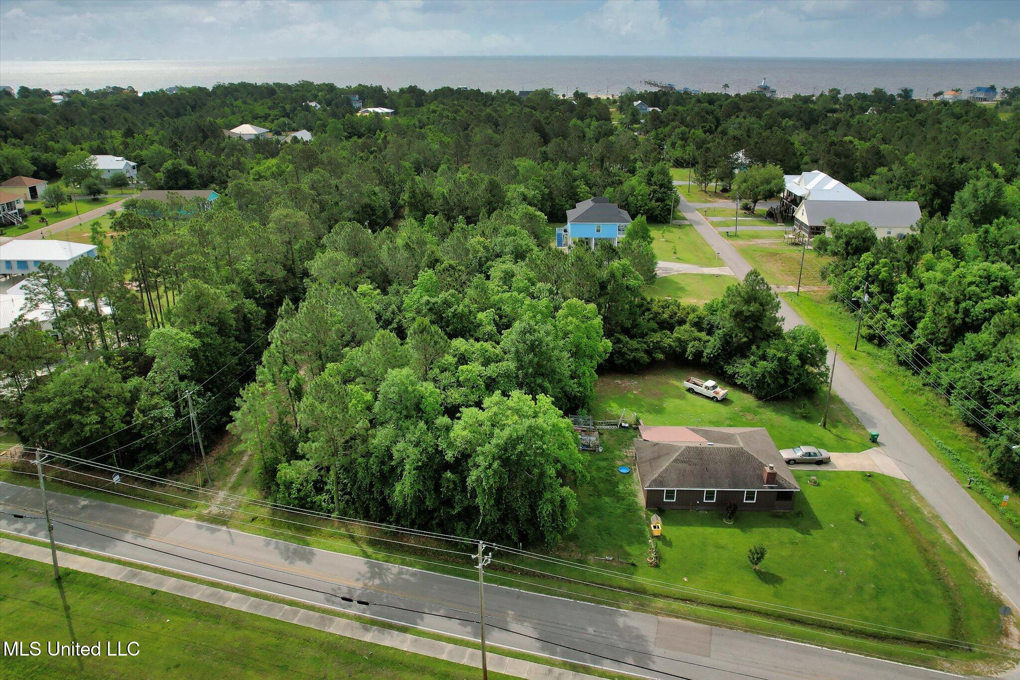 306 N Central Avenue, Waveland, Mississippi image 4