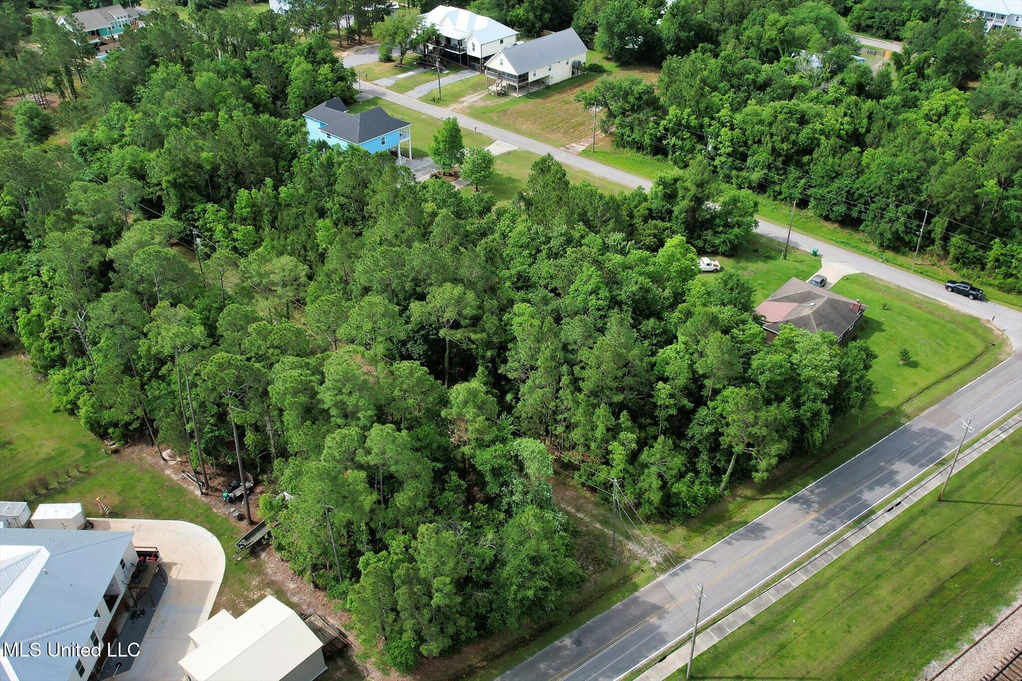 306 N Central Avenue, Waveland, Mississippi image 7