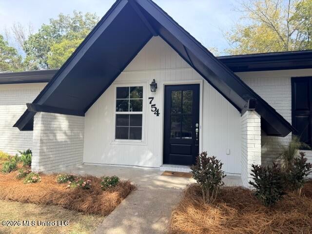 754 Sandy Lane