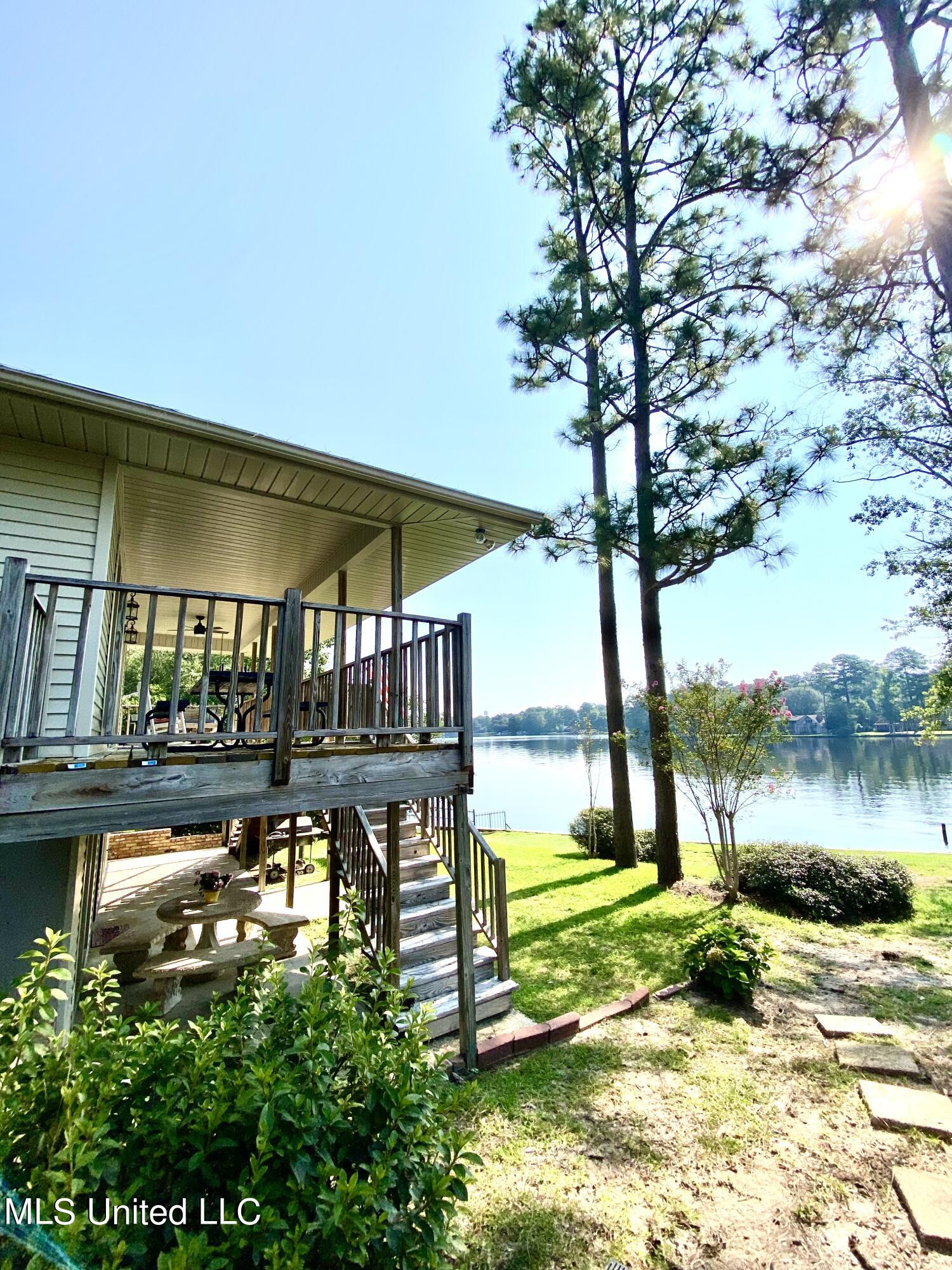 571 W Lakeshore Drive, Carriere, Mississippi image 9