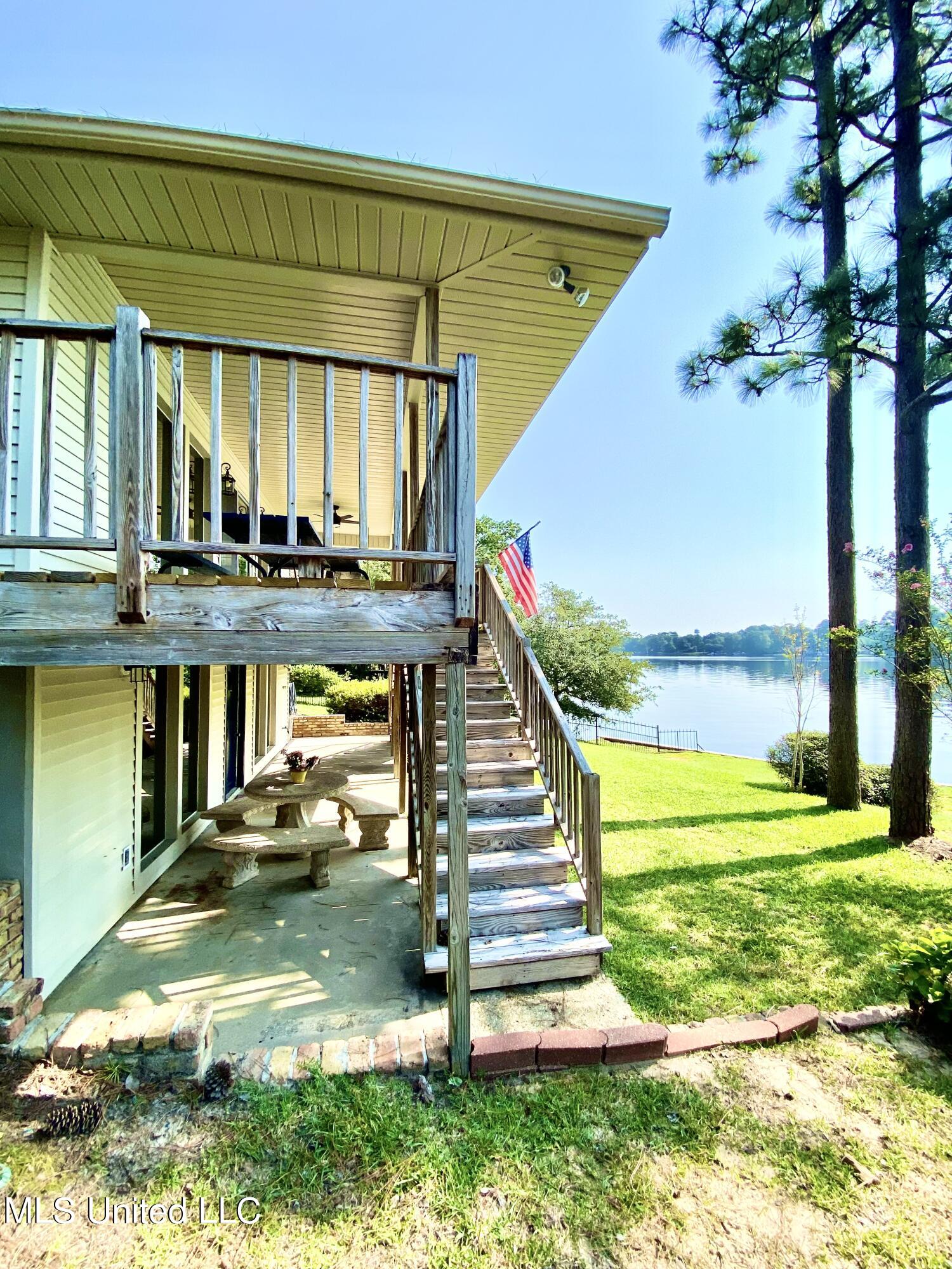 571 W Lakeshore Drive, Carriere, Mississippi image 10