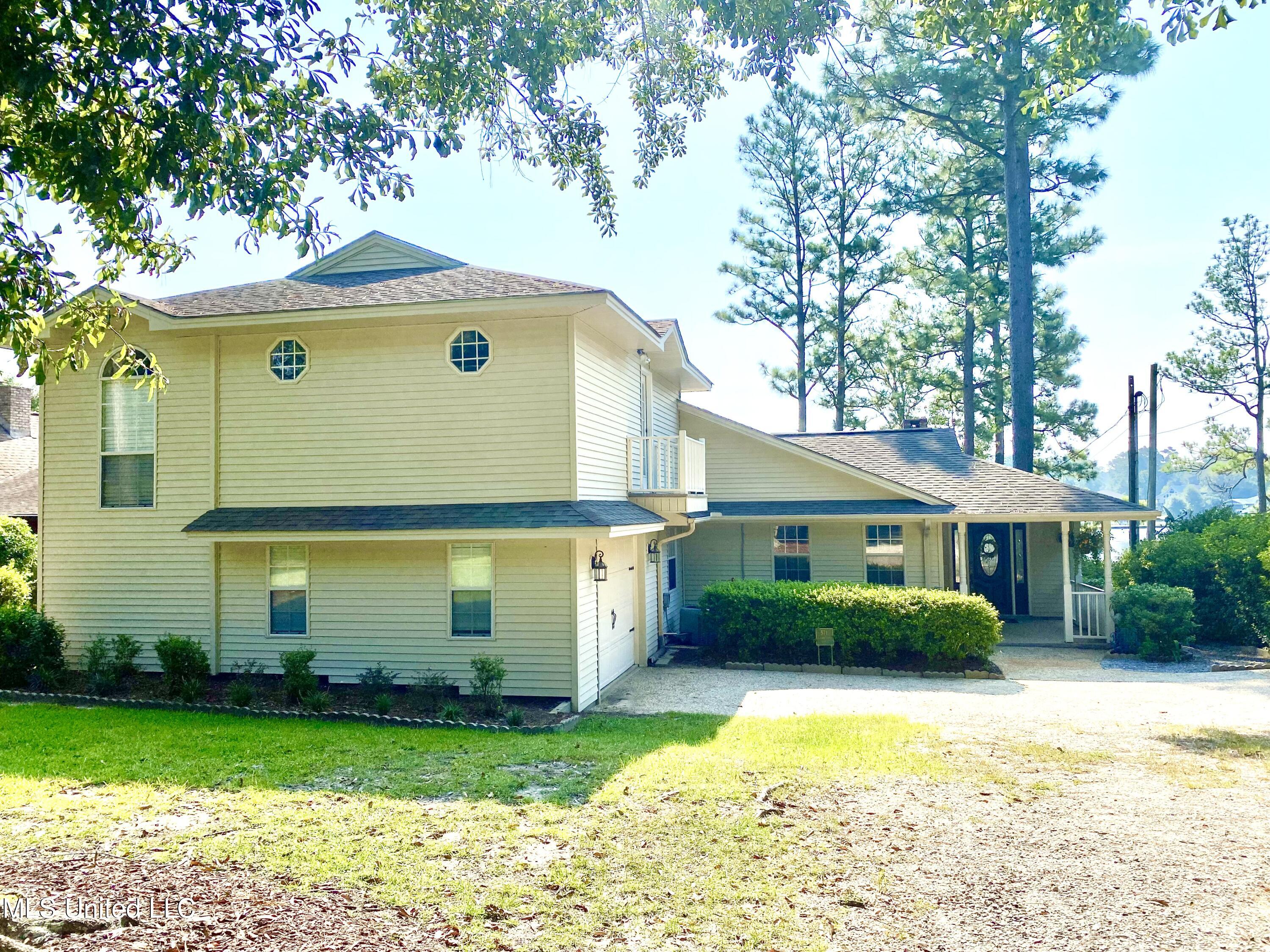 571 W Lakeshore Drive, Carriere, Mississippi image 1