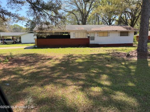 Homes For Sale - 174 Chatham Circle<br/> Jackson, MS 39206